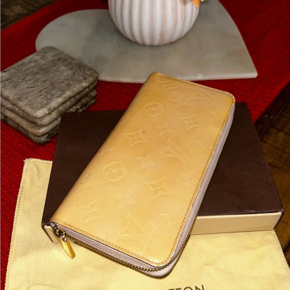 SOLD^^ Louis Vuitton vernis zippy wallet✨ - Picture 3 of 6